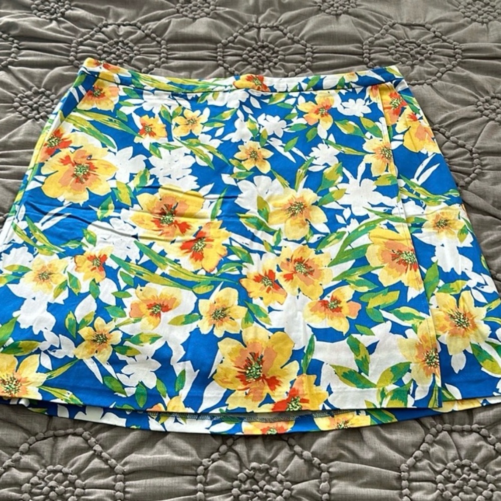 Susan Graver size Large skort 💙💛